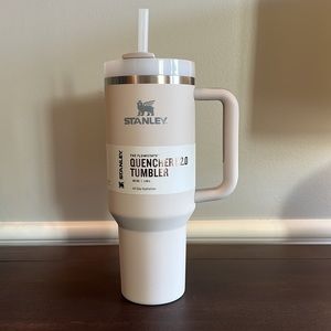 NWT Stanley Quencher H2.0 Flowstate Tumbler - 40oz.  Soft Matte - Dune Color